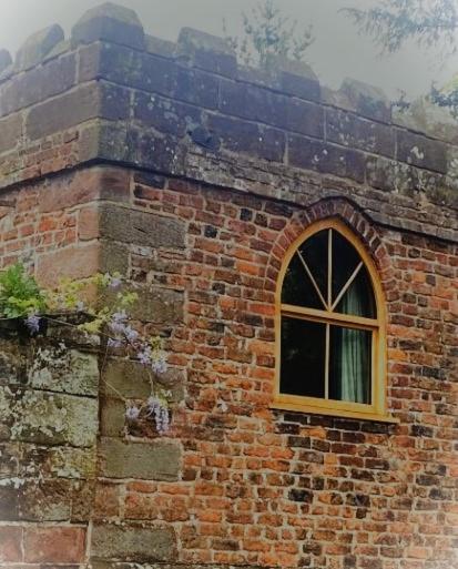 Stay In A Castle! Unique & Luxurious Historical Apartment, Self Contained, Free Parking & Wi-Fi Chester Extérieur photo