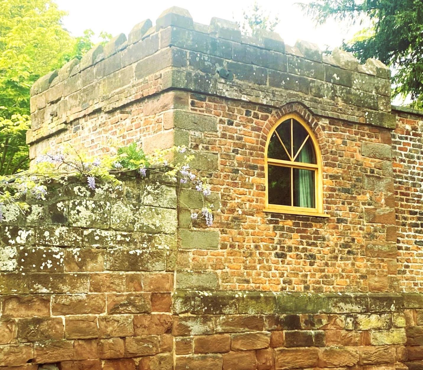 Stay In A Castle! Unique & Luxurious Historical Apartment, Self Contained, Free Parking & Wi-Fi Chester Extérieur photo